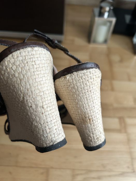 Damskie buty na koturnie brązowe
