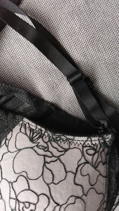 Biustonosz rozm. 70B.