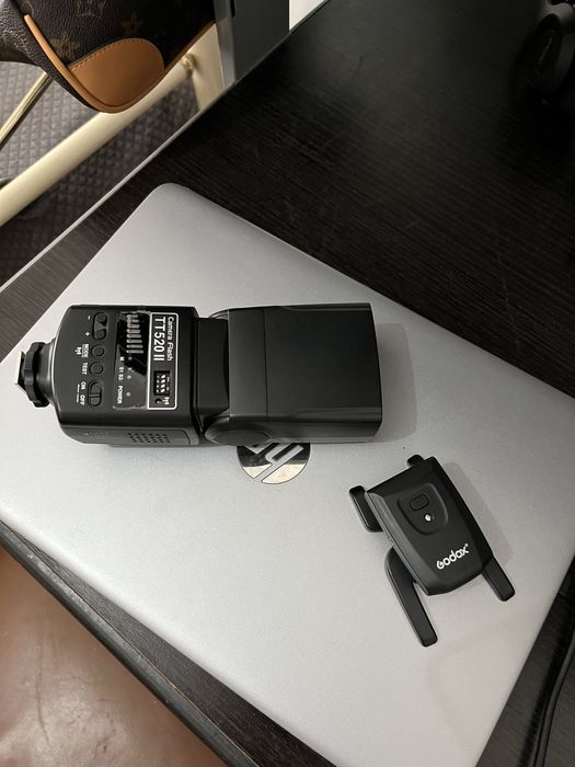 Godox Universal Flash64283924851074123