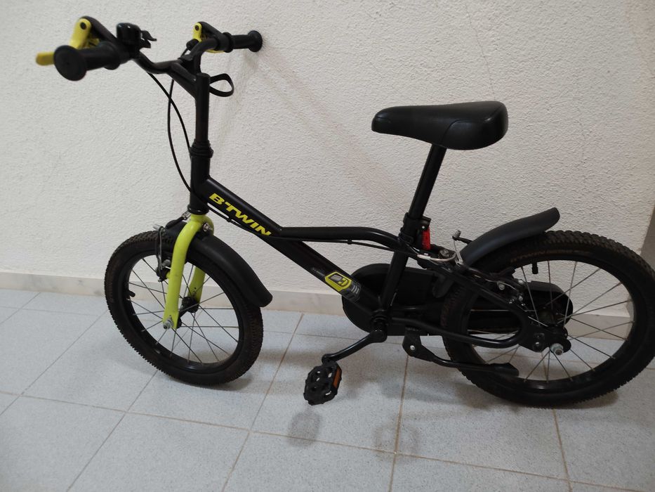 Bicicleta criança Decathlon BTwin Dark Hero 500 — roda 16” com rodinhas