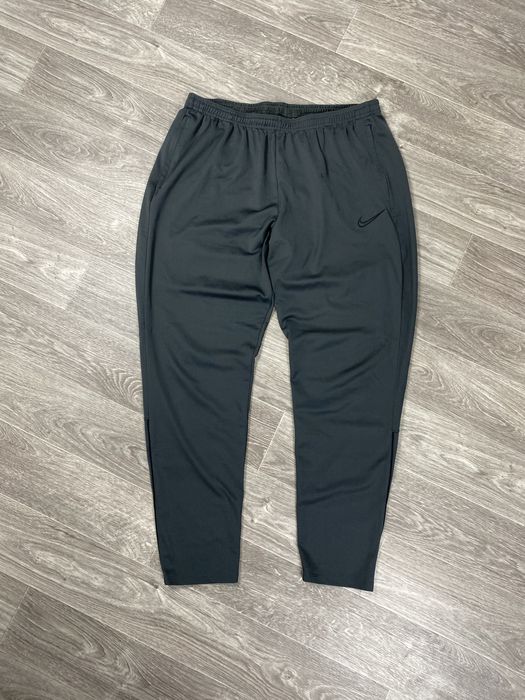 Спортивні штани Nike Dri-Fit в гарному стані, оригінал L-XL