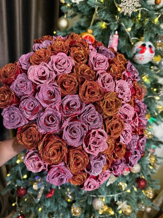 Букети з атласної стрічки та цукерок та памперсів.