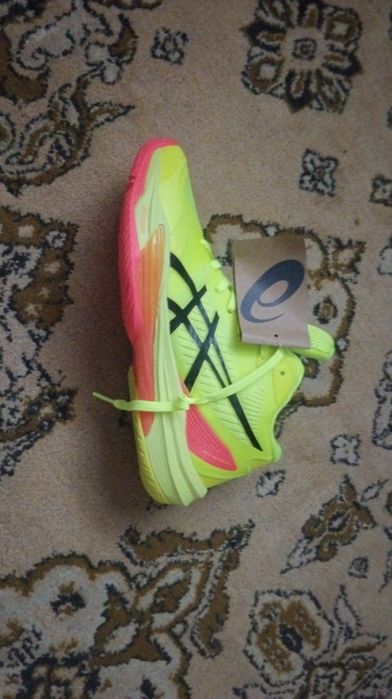 Волейбольні кросівки asics