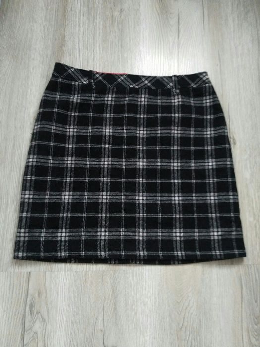 Nowa spódniczka w kratę