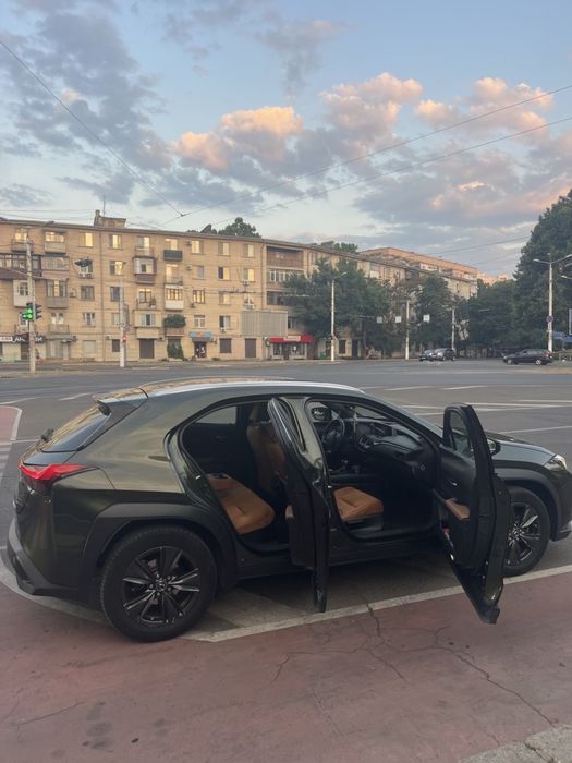 Lexus UX2020 1 покоління