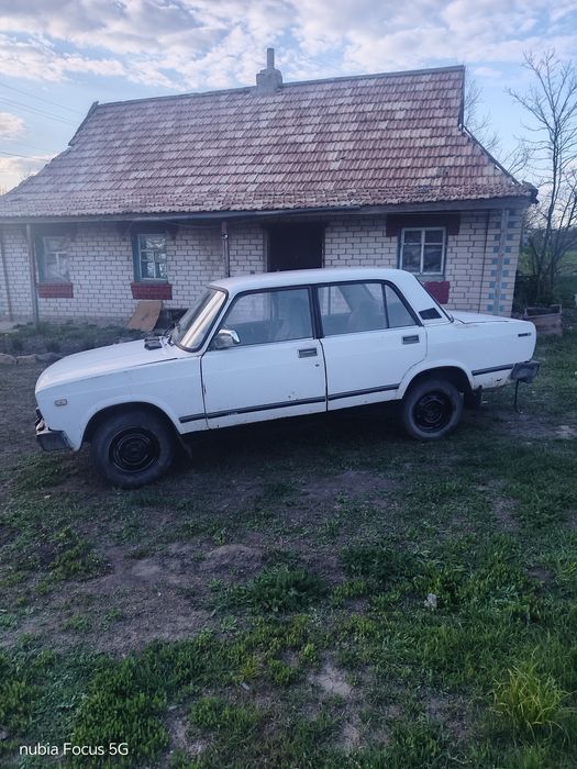 Продам ВАЗ 2105  З АКБ