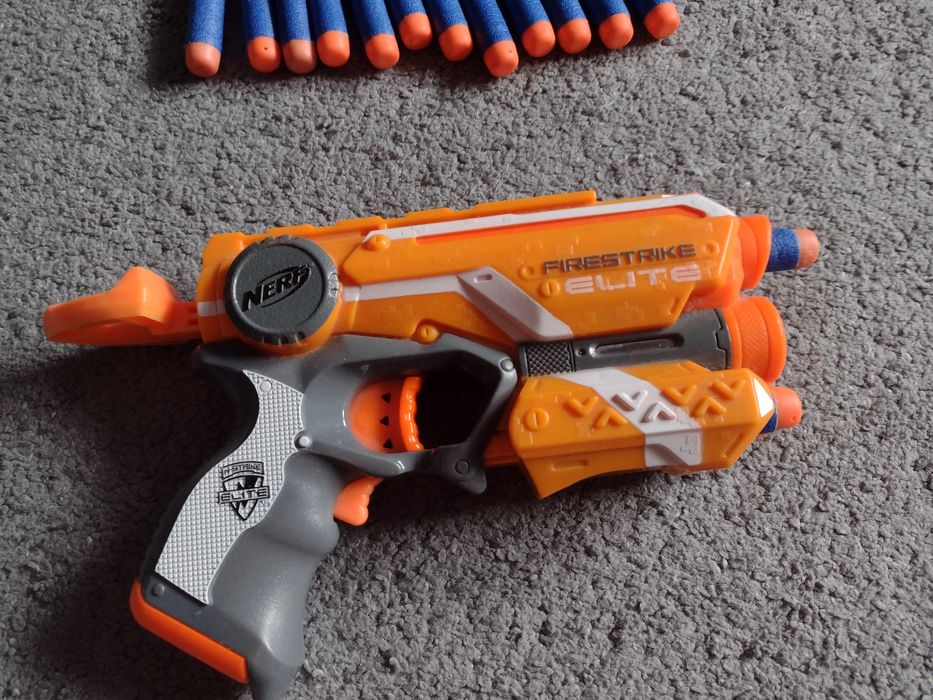 Pistolet Nerf + 15 strzalek