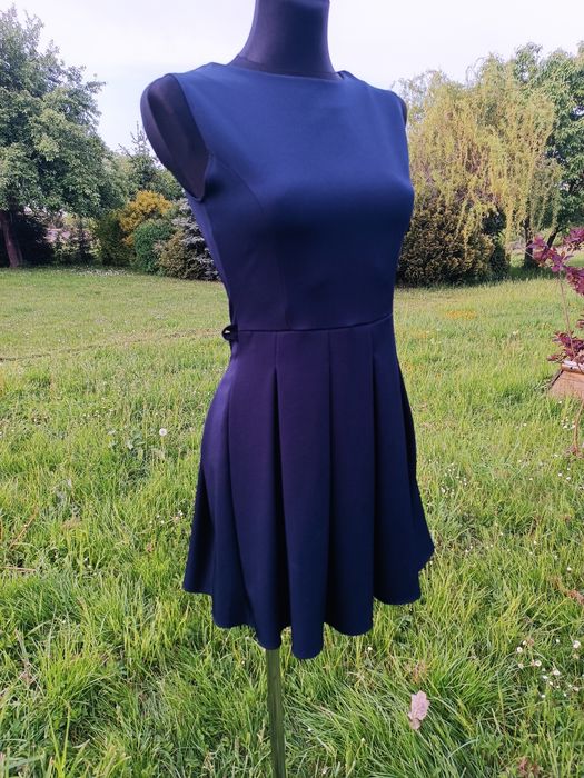 Granatowa sukienka wizytowa S galowa rozkloszowana