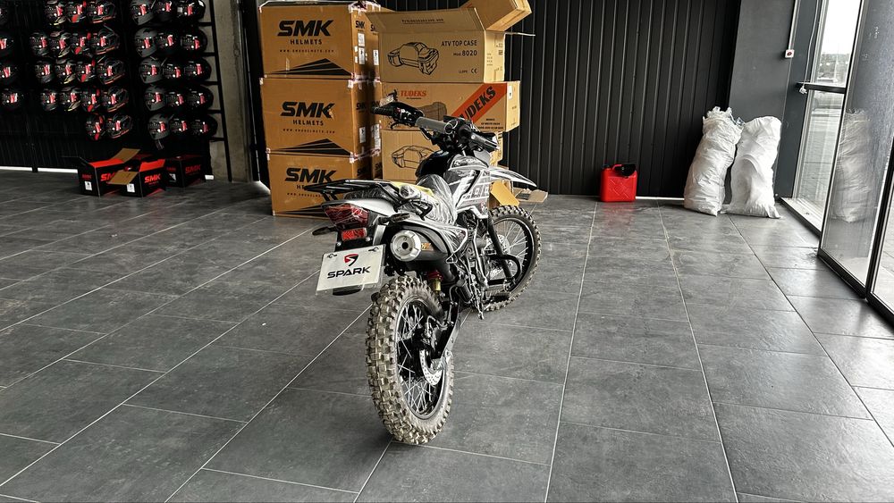 Стильний, Бюджетний - мотоцикл SPARK SP200