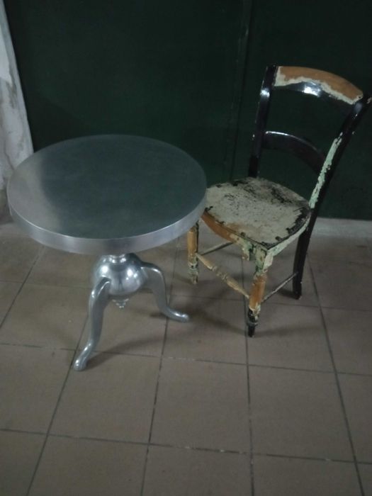 Mesa decorativa em aluminio