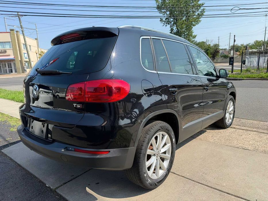 Volkswagen Tiguan      2016