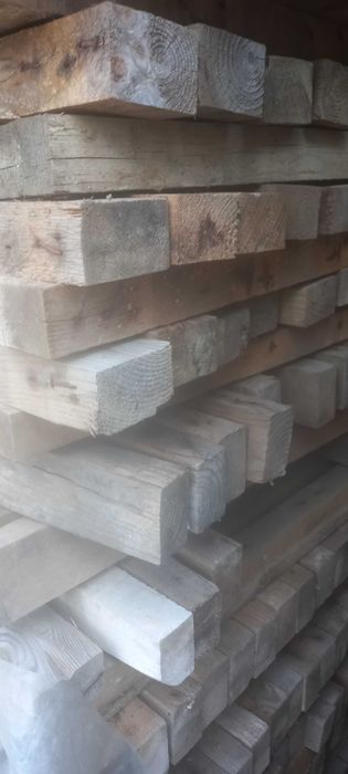 Kantówki i kostki z palet na opał.