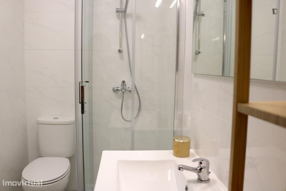Quarto - localizado em Lumiar Lisbon