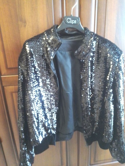 Ветровка со стразами