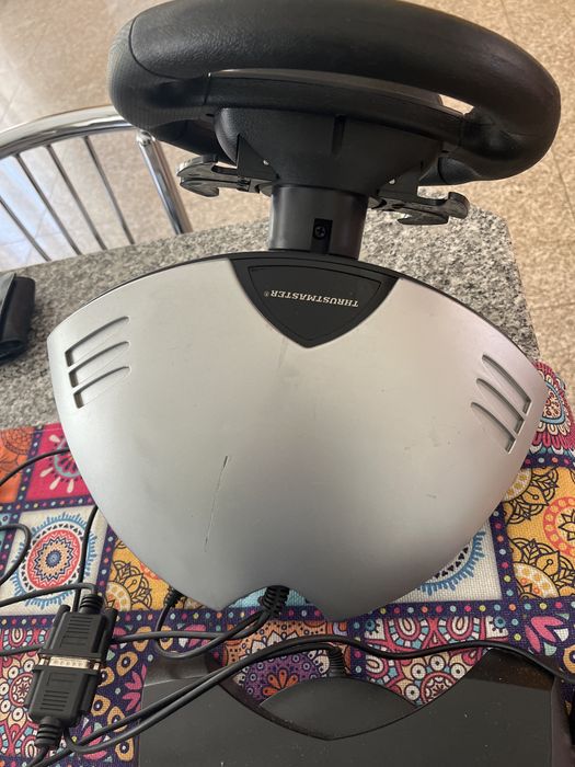 Volante com pedais Thrustmaster