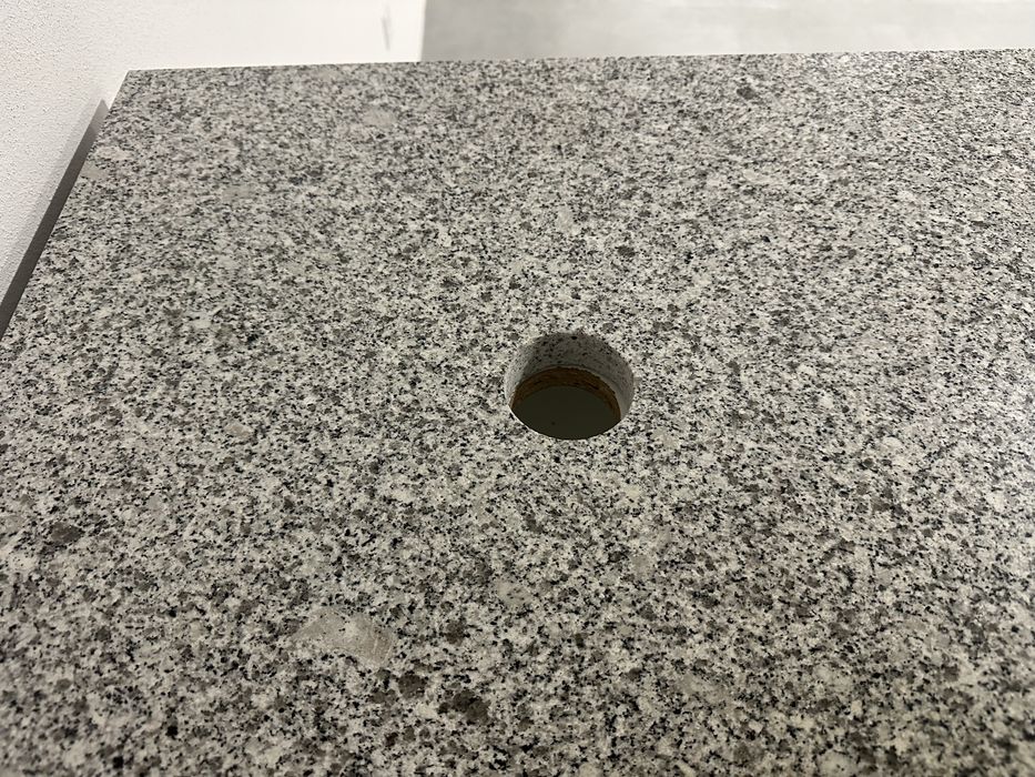 Balcão proveniente de espaço comercial.