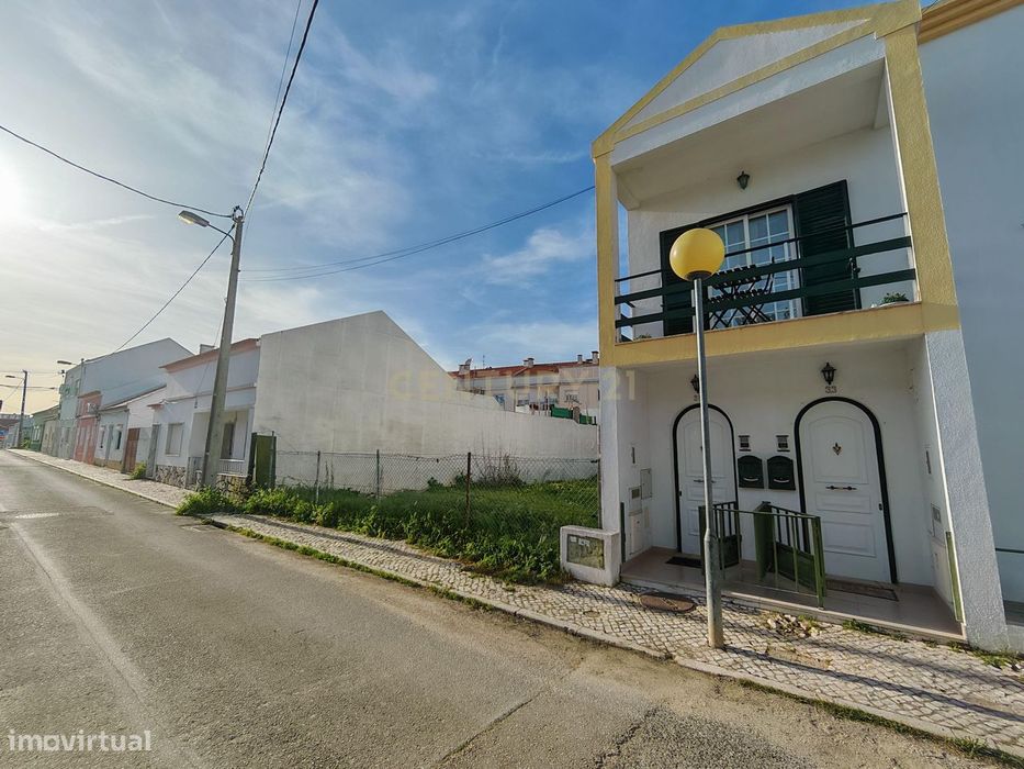 Lote para construção de moradia geminada no Montijo