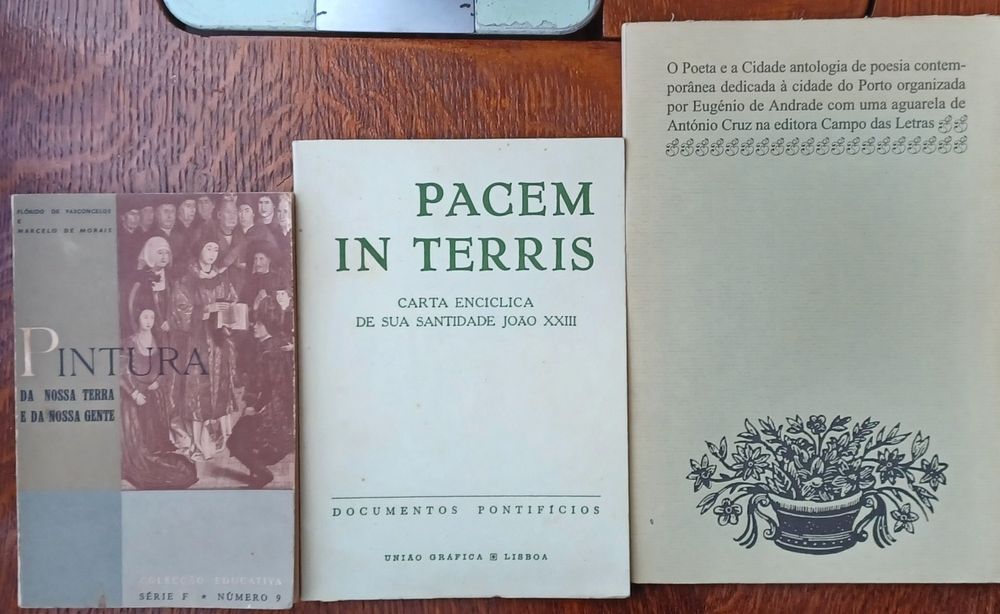 Vários livros antigos