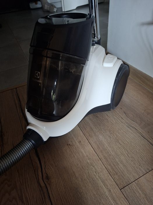 Odkurzacz bezworkowy cyklonowy Elektrolux jak nowy