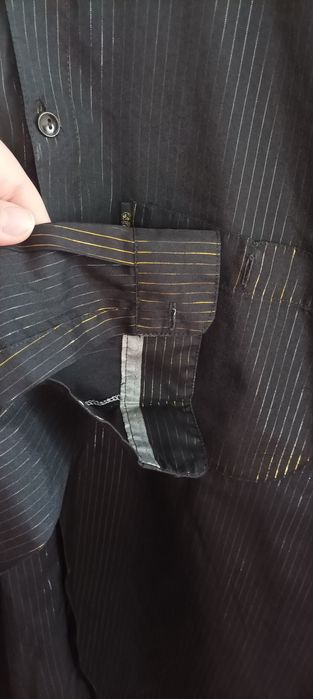 Męska koszulka elegancka że  złotą nitką i srebrna. Paski Rozmiar L
