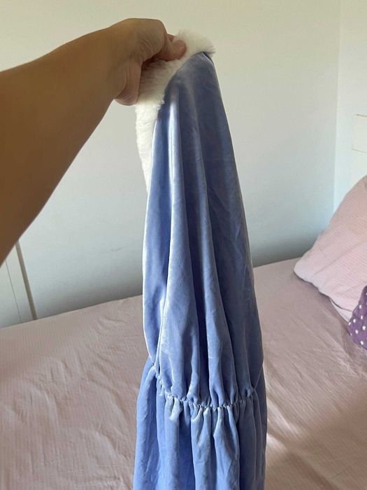 Capa Rainha das Neves Zara azul com capuz e pelo, 6-14 anos, nova