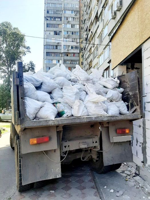 Вывоз мусора. Вывоз хлама.