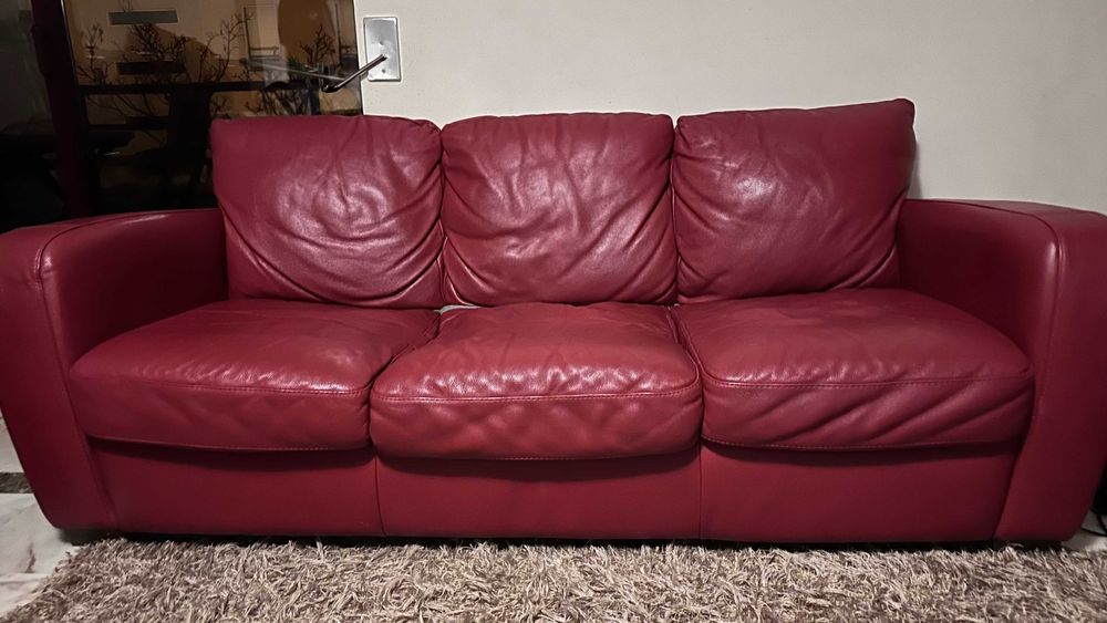 Sofá 3 lugares em pele da Divani Divani.