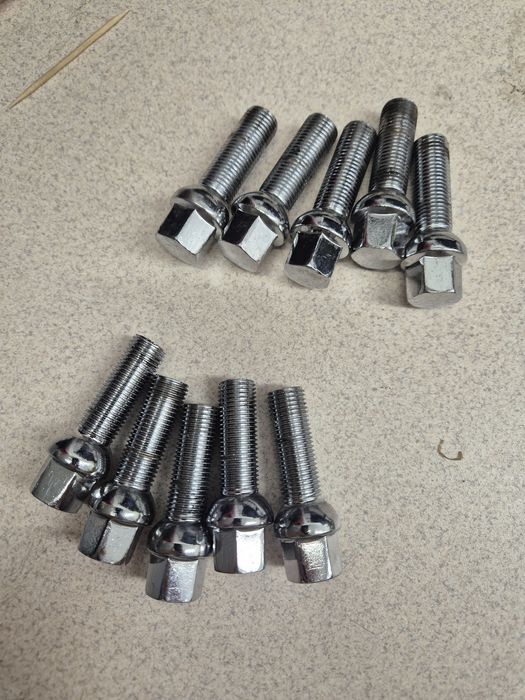 Śruby do felg stalowych i aluminiowych M14x1.5 40 mm klucz 17
- M14x1.