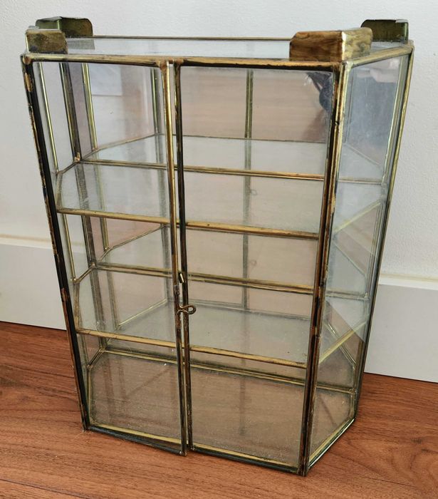 4 Armários / estantes vintage em ferro e vidro