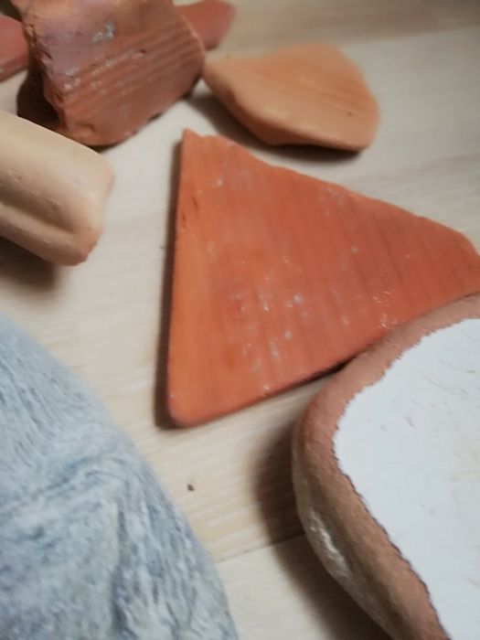 Kamienie, ceramika, dekoracje do akwarium