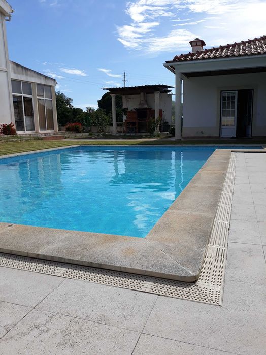 ARRENDA-SE CASA de habitação para Famílias ou Empresas