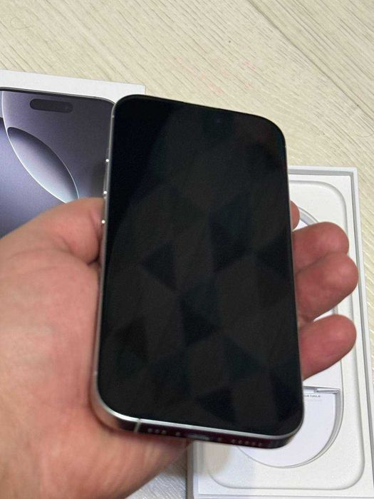 Iphone 16 pro 512 White Sim Батарея 96% 303 цикла  900$