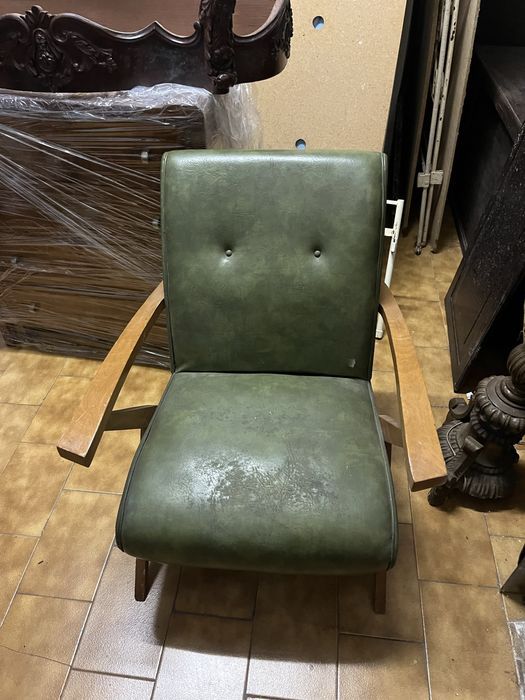 2 Cadeirões de pele verde