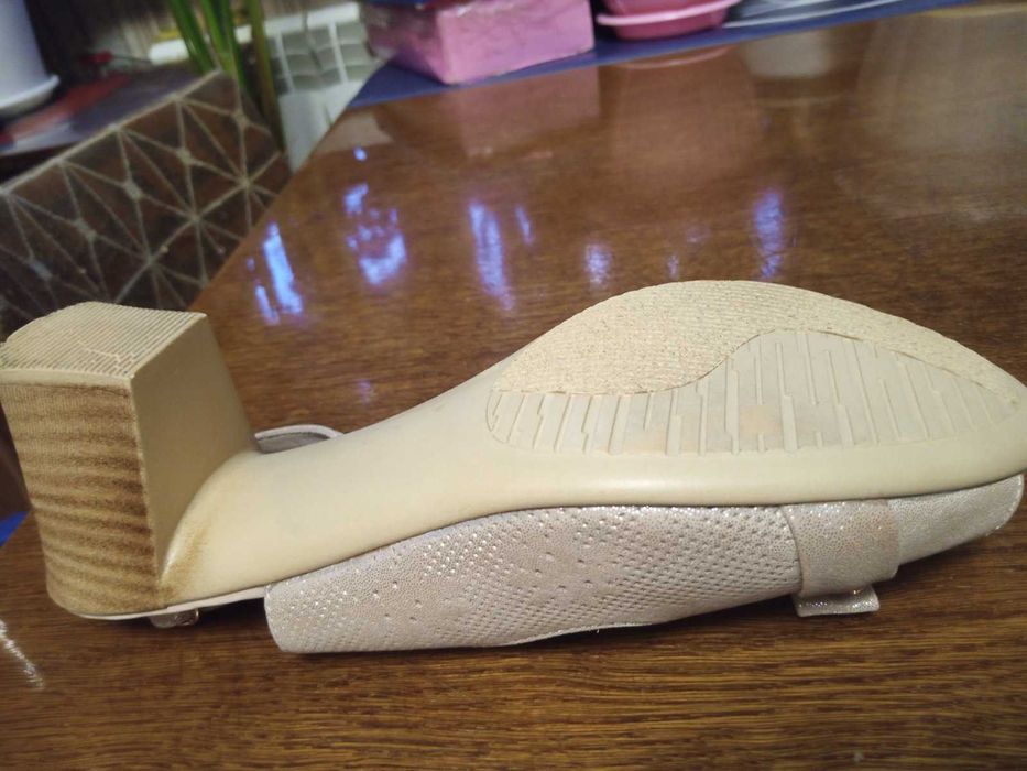 Женские босоножки