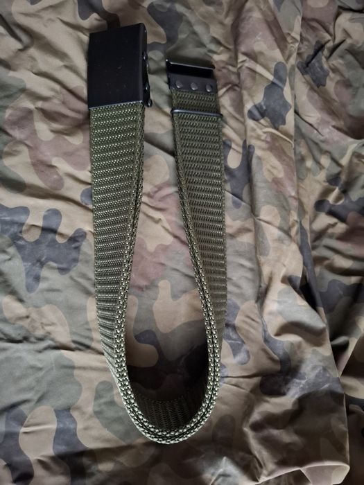 Pas wojskowy gładki czarna klamra nowy.