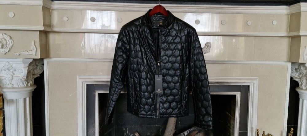 Продам фирменную, брендовую, кожаную куртку