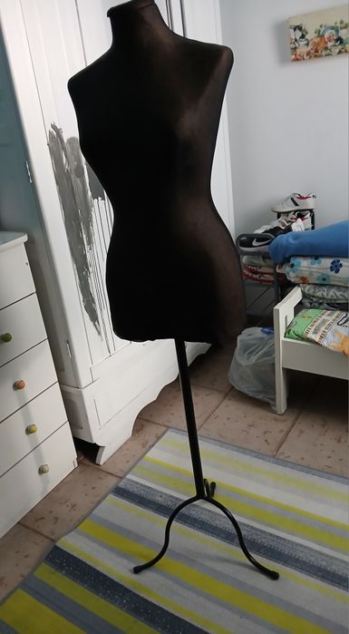 Manequim com pé estilo vintage preto