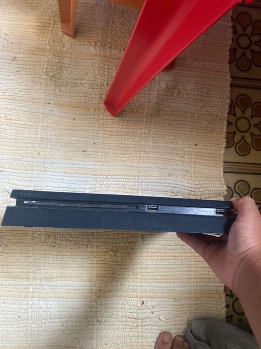 PS4 new condition with one controller and a charging base64552970438275121