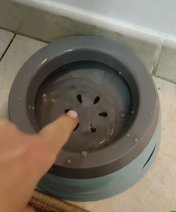 Сіра миска непроливайка для собак та котів