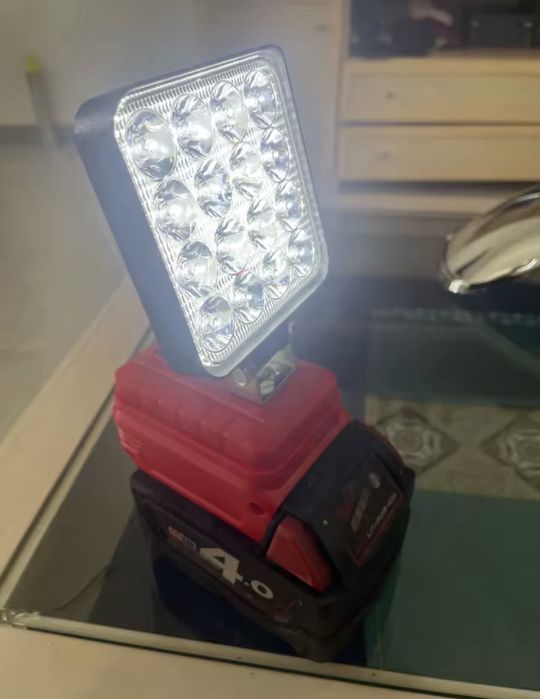 Прожектор Світлодіодний ліхтар лампа Milwaukee Літій-іонний 18в Нова