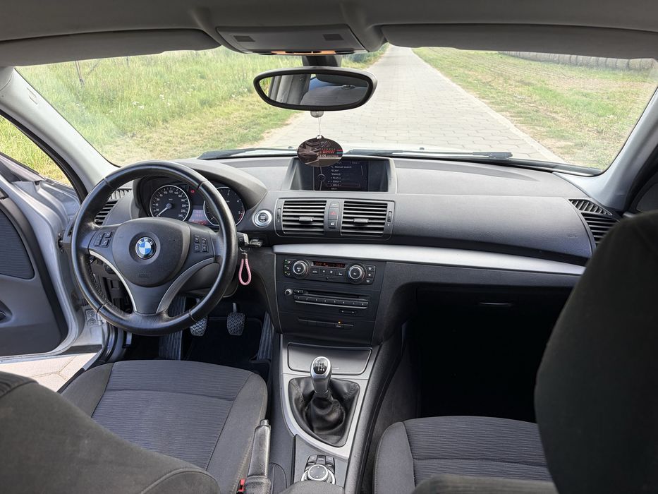 Bmw seria 1 diesel 2.0 rocznik 2011 , stan bardzo dobry
