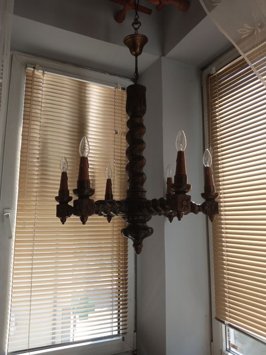 Orginalna drewniana, rzeźbiona lampa sufitowa