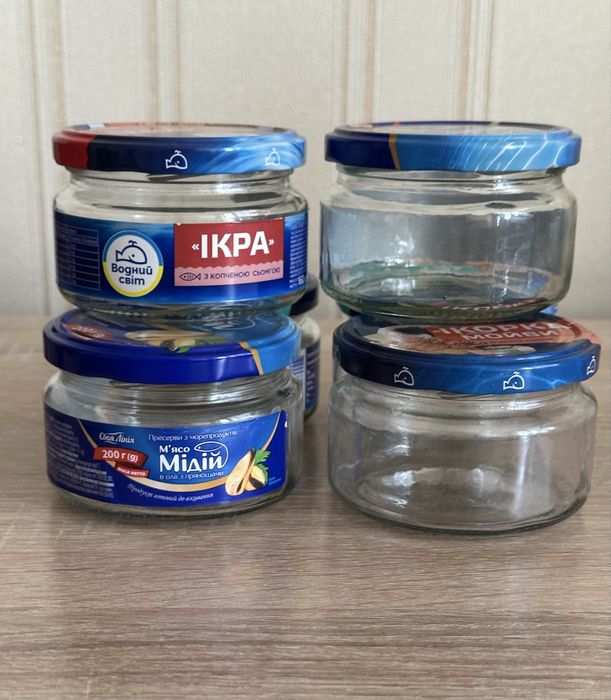 Скляні банки з кришками