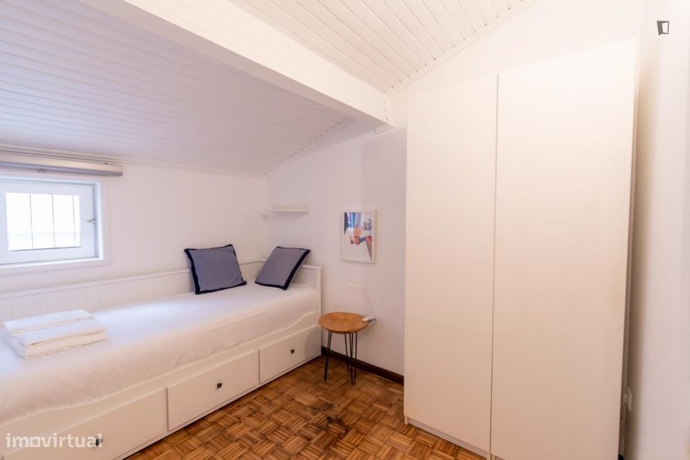 Quarto - localizado em Santo Ildefonso Porto