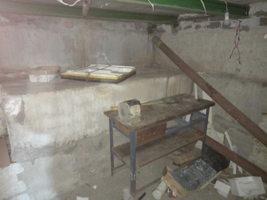 Гараж с подземным этажом.