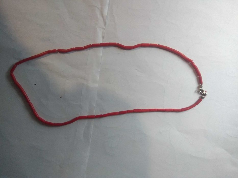 Продам коралловые бусы