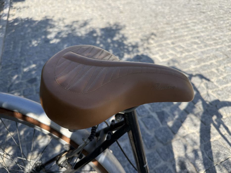 Bicicleta preta em bom estado