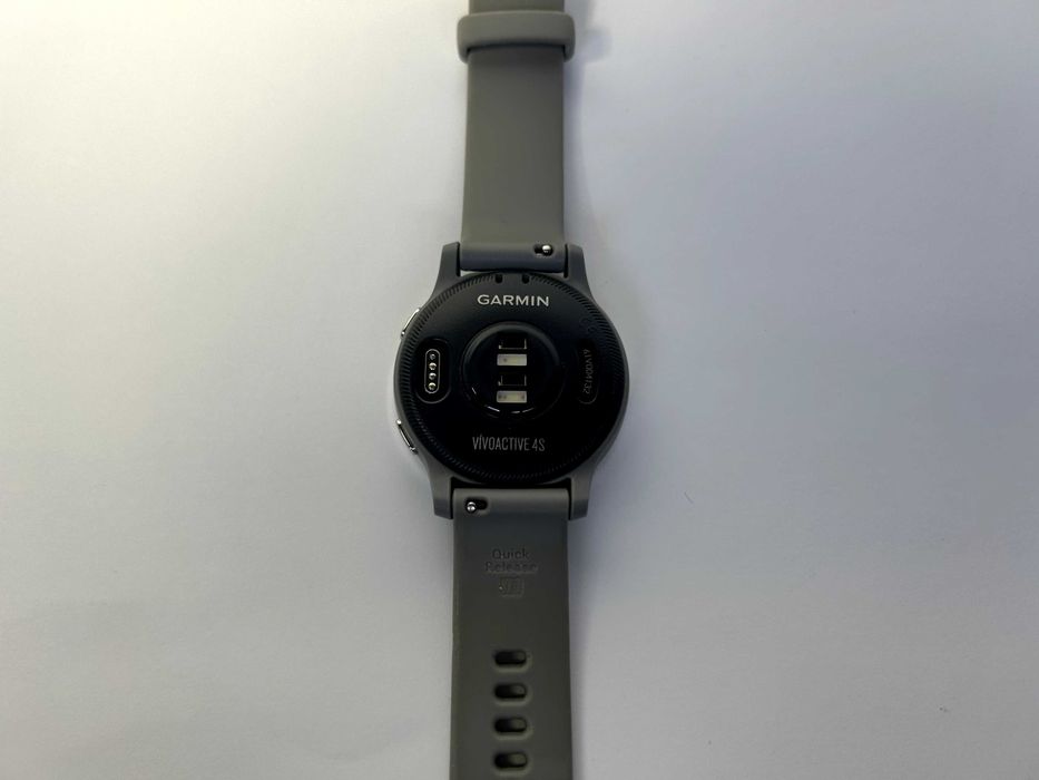 Смарт-часы Garmin Vivoactive 4S, цвет светло-серый, серебристый