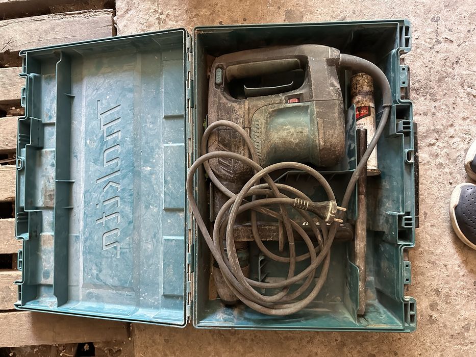 Отбойный молоток Makita