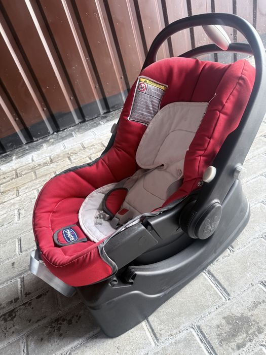 Продам автокресло Chicco для младенцев з базою